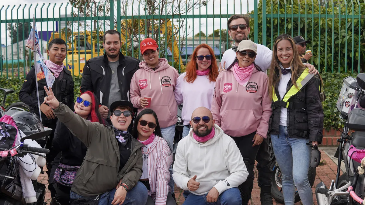 La comunidad de La Ruta Rosa comparte un encuentro entre amigos y motocicletas
